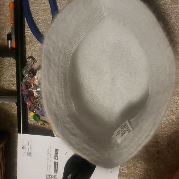 Brand-new DNY Angora fur hat - Picture 4 of 5